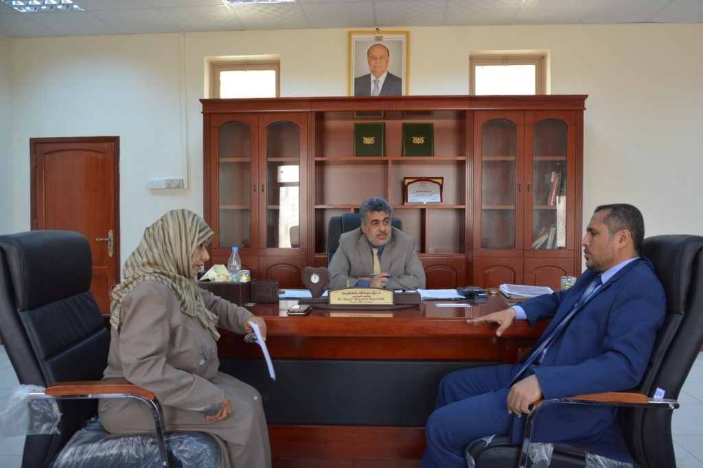 Discussing the implementation of projects in the areas of bridges and health of 40 million Dollars in Aden