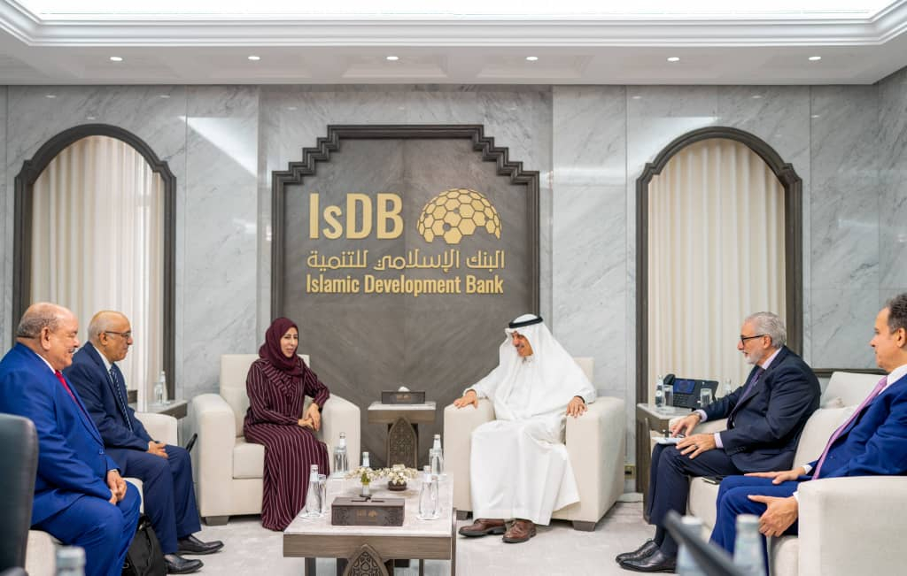 Planning Minister Discusses with Islamic Development Bank Ways to Strengthen Cooperation and Support Yemen&rsquo;s Development 
